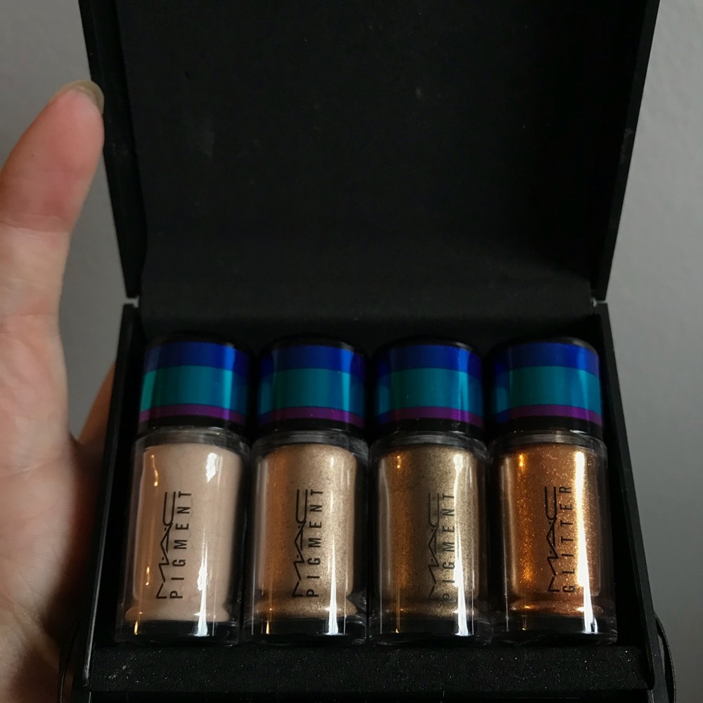 Mac Irresistibly Charming Glitters + Pigments